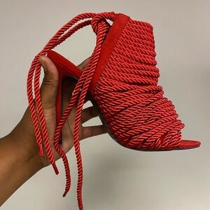 Red rope backless pump